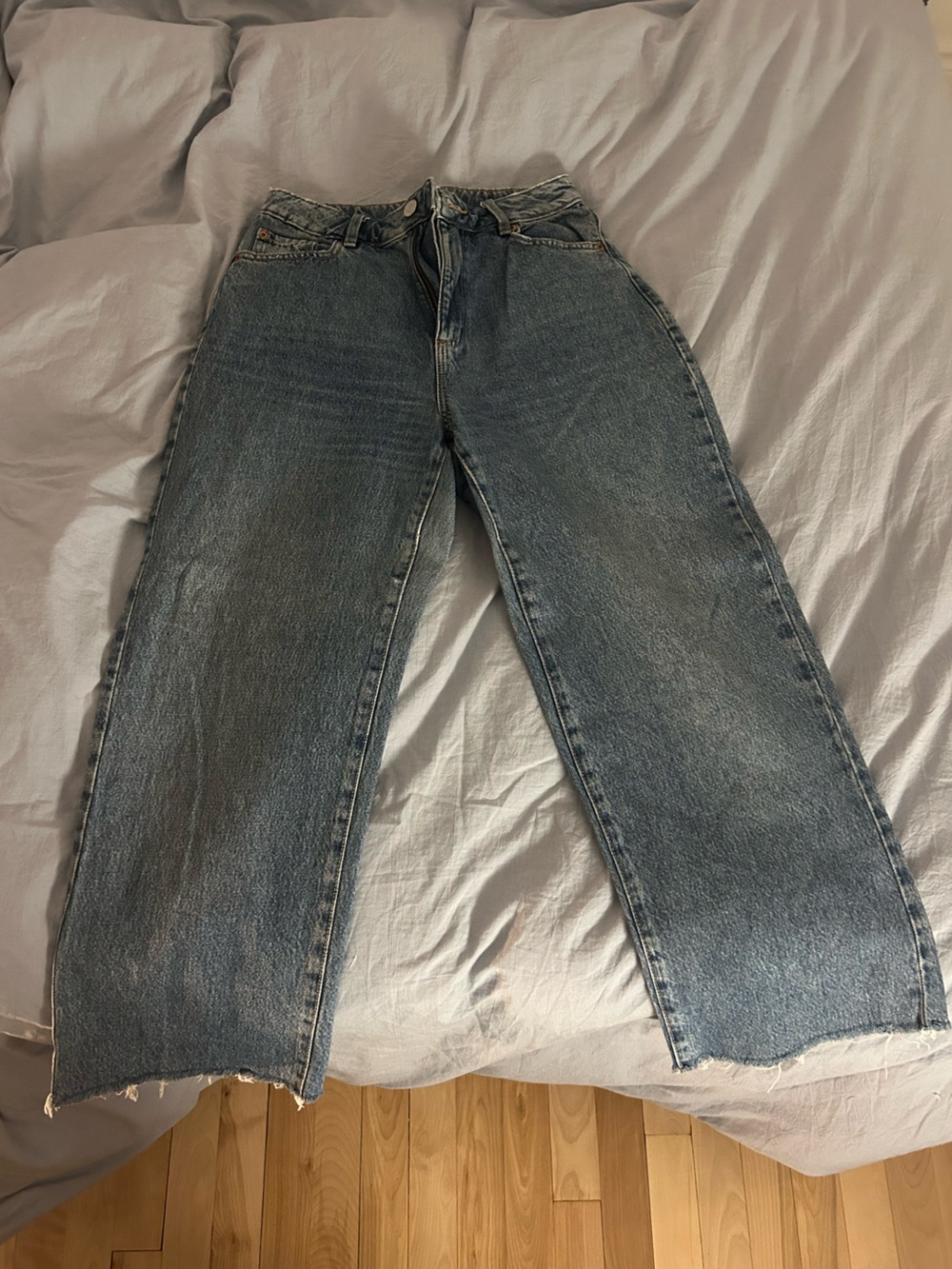 Women's Straight Leg Denim Jeans in Medium Blue